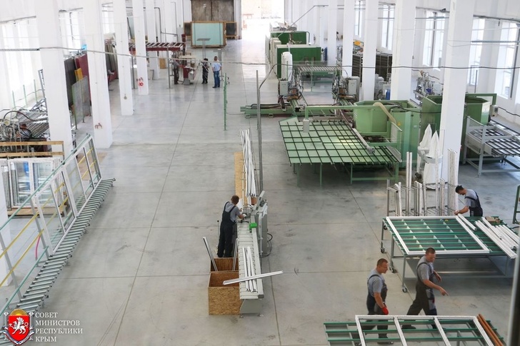 В селе Перово Симферопольского района открылась фабрика по производству пластиковых окон и стеклопакетов